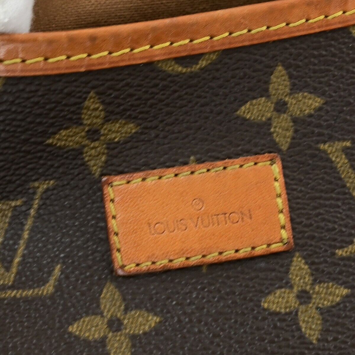 Louis Vuitton Saumur 35