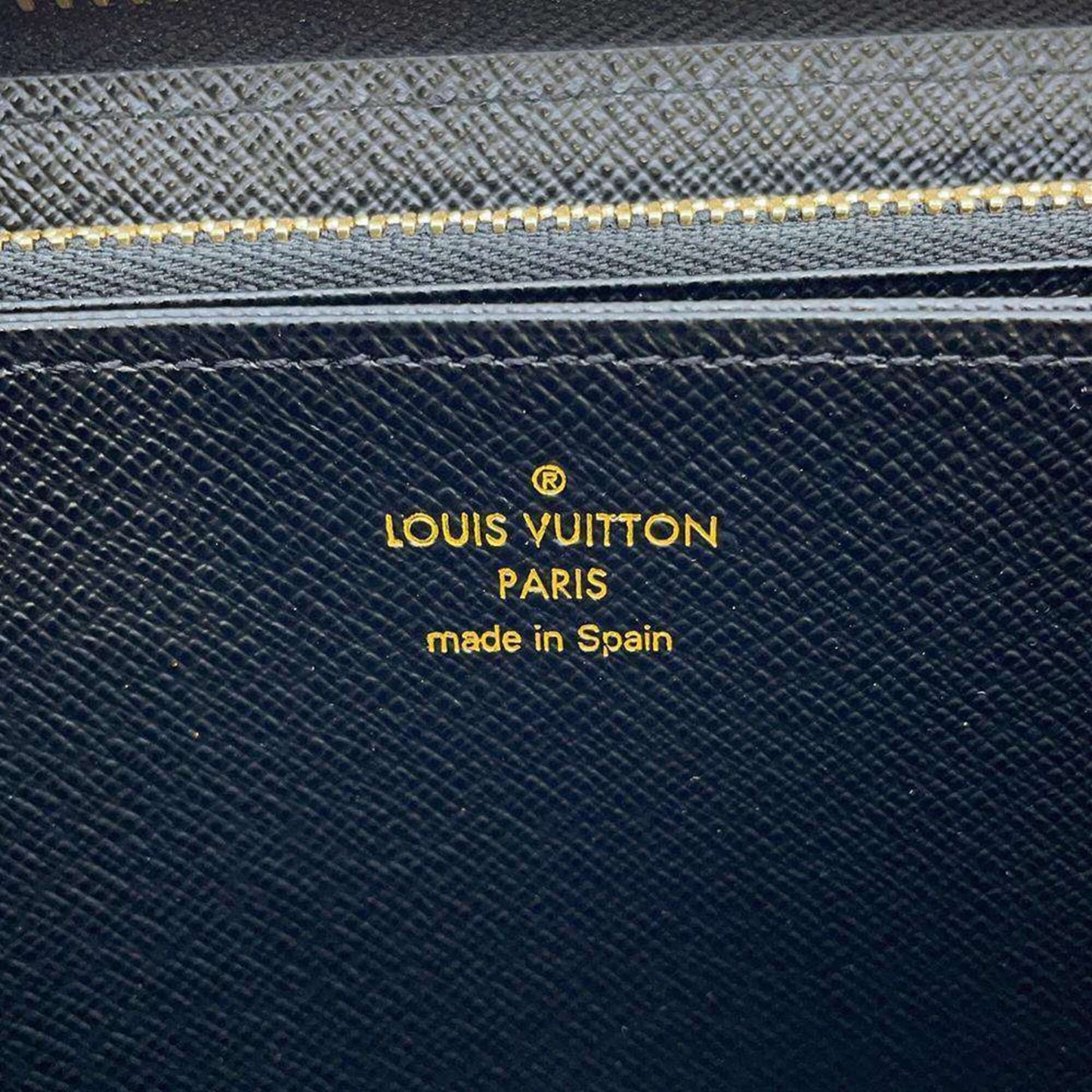 Louis Vuitton Zippy wallet