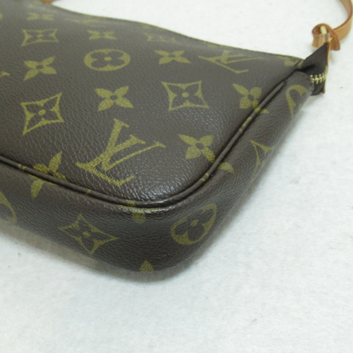 Louis Vuitton Pochette Accessoire