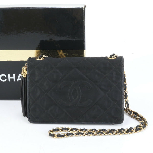 Chanel Matelassé Leather Chain Shoulder Bag, Handbag, Tote Bag for Women with Serial Seal