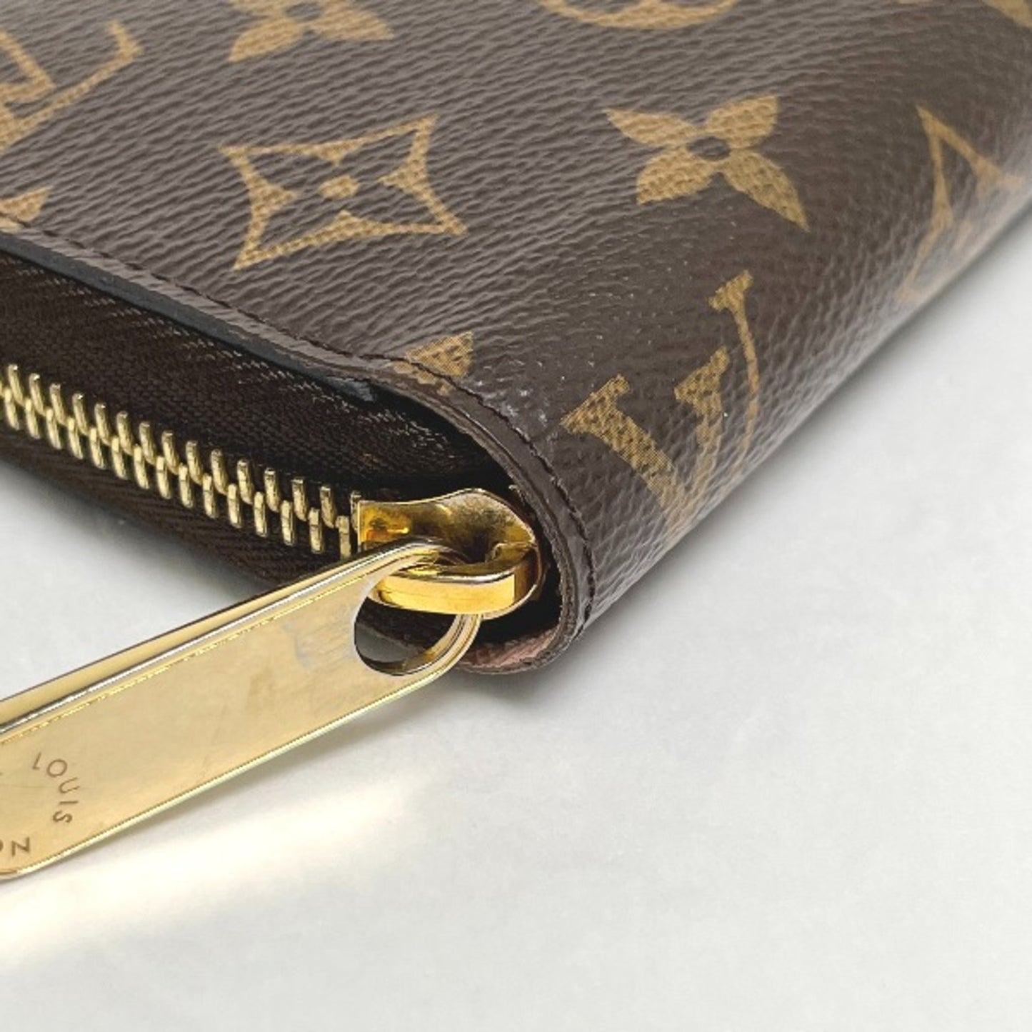 Louis Vuitton Zippy wallet